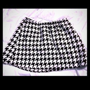 ❗️SOLD ❗️NWOT Tweed Black And White Mini Skirt
